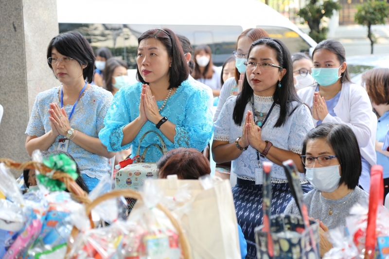 พิธีทำบุญตักบาตรข้าวสารอาหารแห้ง คณะสงฆ์จำนวน 9 รูป จากวัดไผ่ตัน เขตพญาไท กรุงเทพฯ