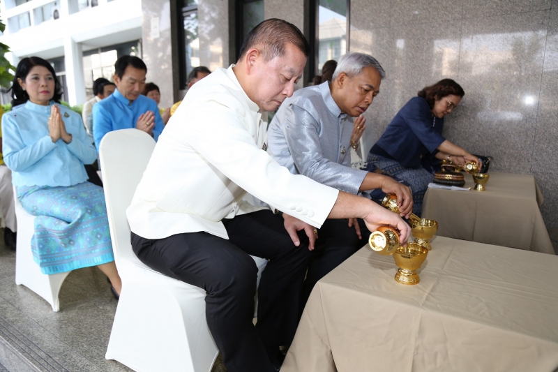 พิธีทำบุญตักบาตรข้าวสารอาหารแห้ง คณะสงฆ์จำนวน 9 รูป จากวัดไผ่ตัน เขตพญาไท กรุงเทพฯ