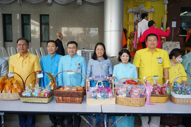 พิธีทำบุญตักบาตรข้าวสารอาหารแห้ง คณะสงฆ์จำนวน 9 รูป จากวัดไผ่ตัน เขตพญาไท กรุงเทพฯ