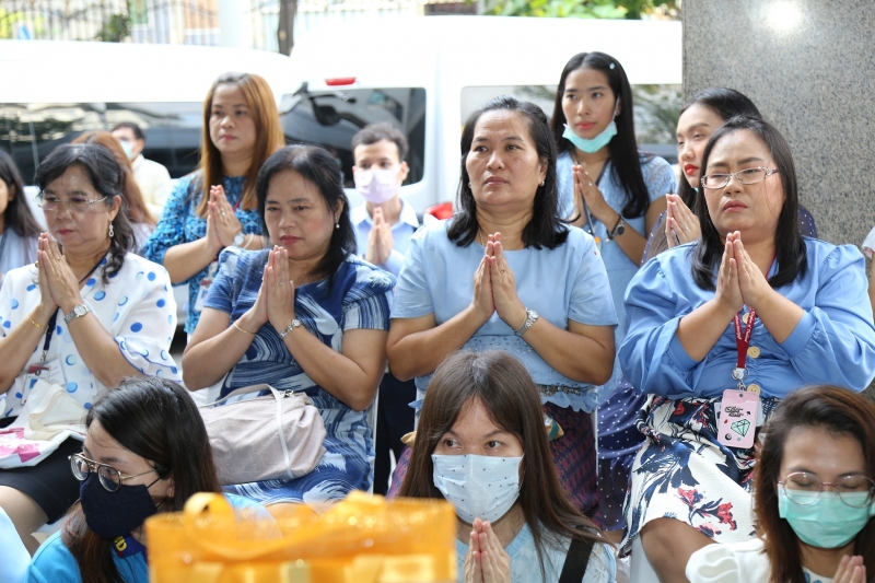 พิธีทำบุญตักบาตรข้าวสารอาหารแห้ง คณะสงฆ์จำนวน 9 รูป จากวัดไผ่ตัน เขตพญาไท กรุงเทพฯ