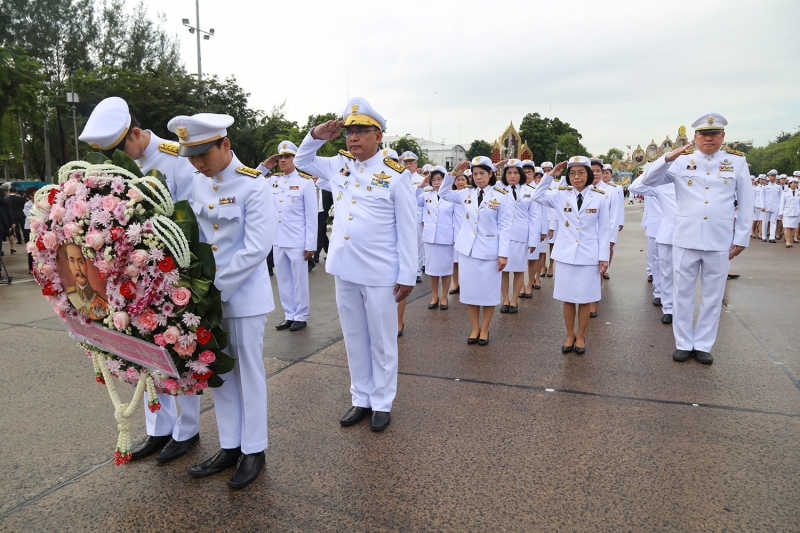 พิธีทำบุญตักบาตร พิธีถวายบังคมและวางพวงมาลา เนื่องในวันปิยมหาราช พุทธศักราช 2561