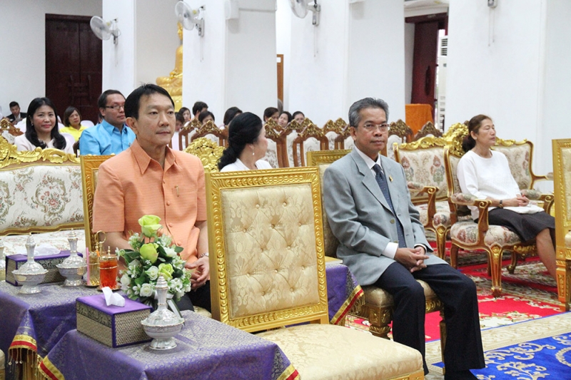 ร่วมทำบุญเป็นเจ้าภาพและเป็นประธานร่วมรับฟังเทศน์มหาชาติเวสสันดรชาดก