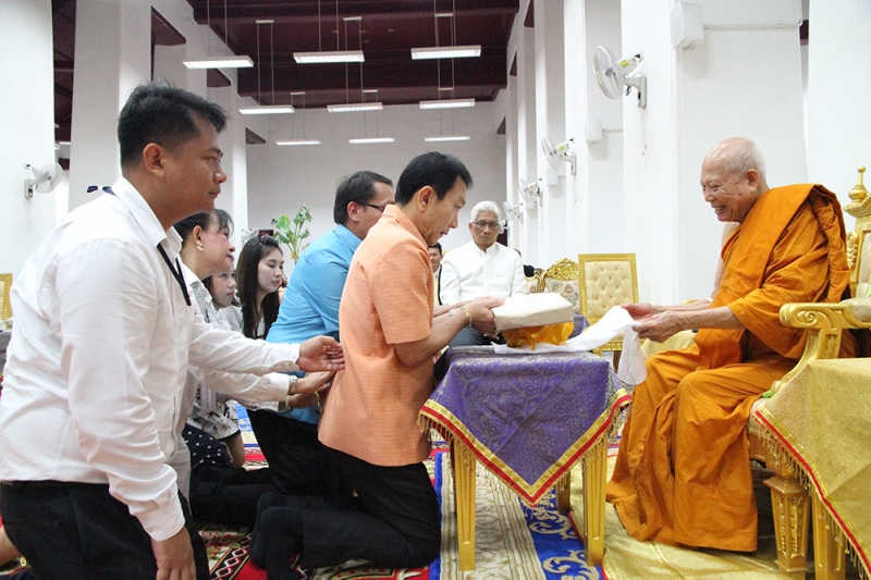 ร่วมทำบุญเป็นเจ้าภาพและเป็นประธานร่วมรับฟังเทศน์มหาชาติเวสสันดรชาดก