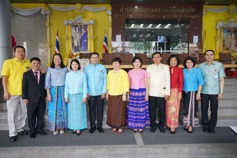 พิธีทำบุญตักบาตรข้าวสารอาหารแห้ง คณะสงฆ์จำนวน 9 รูป จากวัดไผ่ตัน เขตพญาไท กรุงเทพฯ