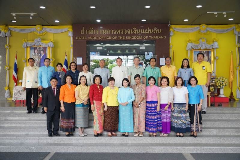 พิธีทำบุญตักบาตรข้าวสารอาหารแห้ง คณะสงฆ์จำนวน 9 รูป จากวัดไผ่ตัน เขตพญาไท กรุงเทพฯ