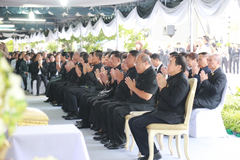 พิธีตักบาตรวันคล้ายวันพระบรมราชสมภพ 5 ธันวาคม
