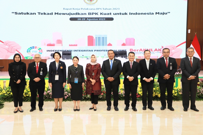 โครงการพัฒนานักบริหารการตรวจเงินแผ่นดินระดับสูง (นตส.) รุ่นที่ 12