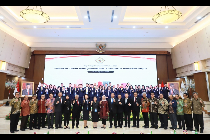 โครงการพัฒนานักบริหารการตรวจเงินแผ่นดินระดับสูง (นตส.) รุ่นที่ 12