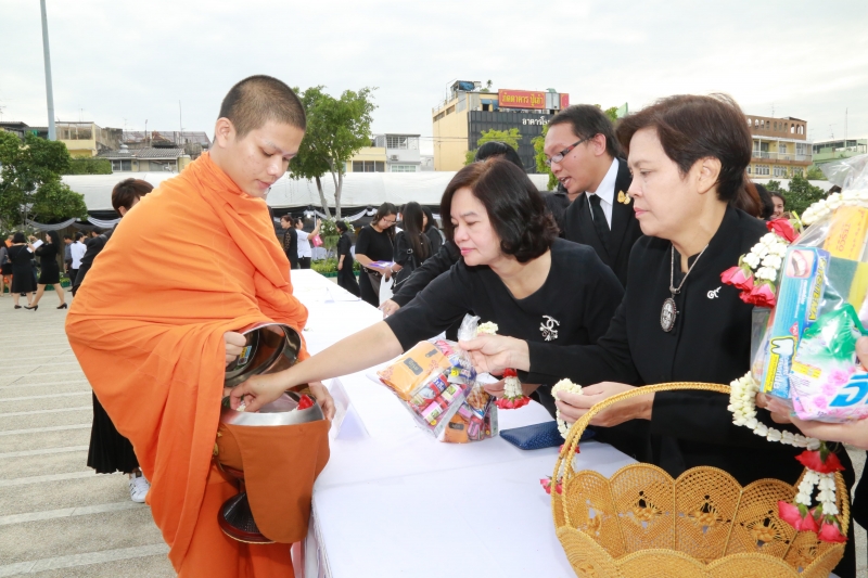 พิธีตักบาตรวันคล้ายวันพระบรมราชสมภพ 5 ธันวาคม
