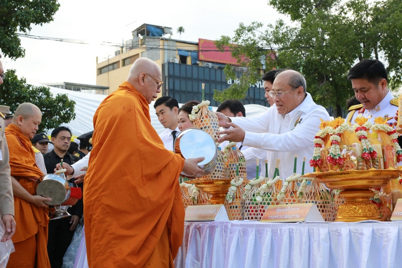 พิธีทำบุญตักบาตรเนื่องในเทศกาลปีใหม่ 2560