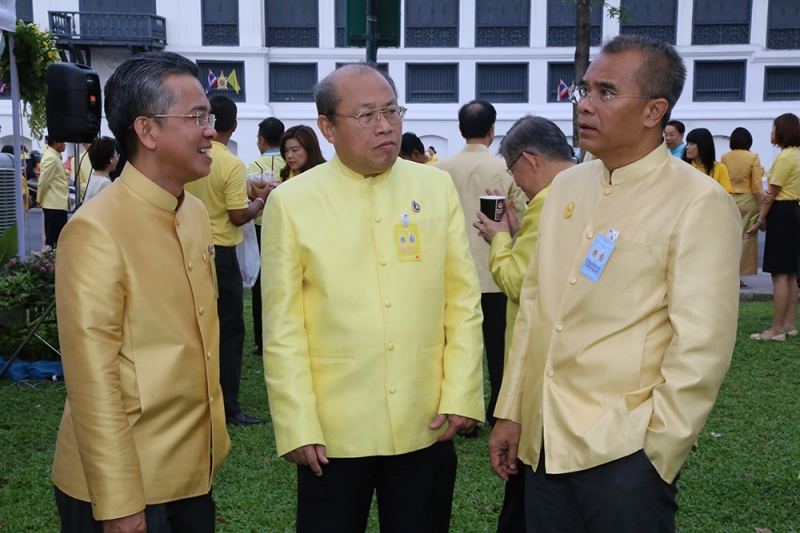 พิธีตักบาตรถวายเป็นพระราชกุศล และพิธีเจริญพระพุทธมนต์ถวายพระพรชัยมงคล  