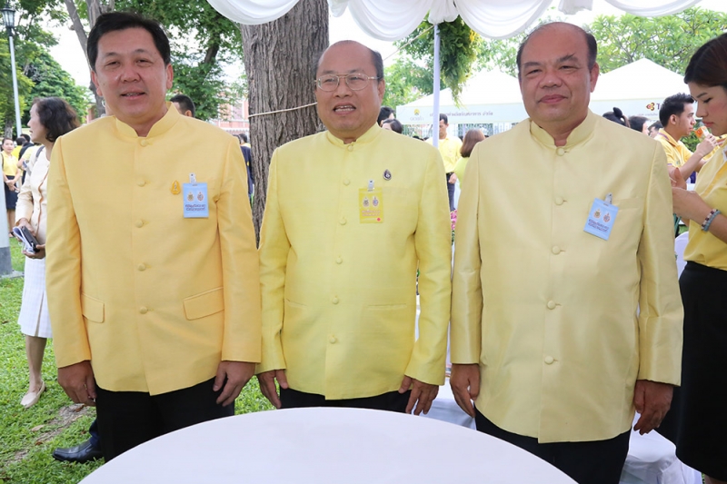 พิธีตักบาตรถวายเป็นพระราชกุศล และพิธีเจริญพระพุทธมนต์ถวายพระพรชัยมงคล  
