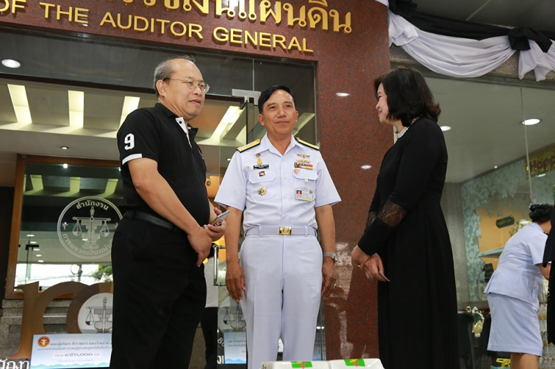 สตง. มอบเงินช่วยเหลือพร้อมน้ำดื่ม เพื่อช่วยเหลือผู้ประสบอุทกภัยทางภาคใต้