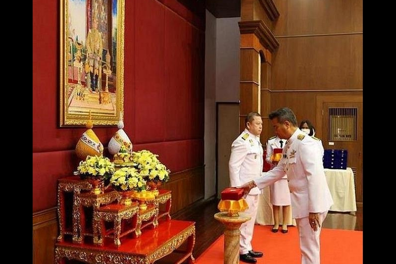 พิธีรับพระราชทานเครื่องราชอิสริยาภรณ์ชั้นสายสะพาย