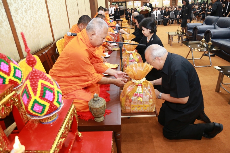 พิธีเจริญพระพุทธมนต์ เนื่องในวันปีใหม่ พุทธศักราช ๒๕๖๐ 