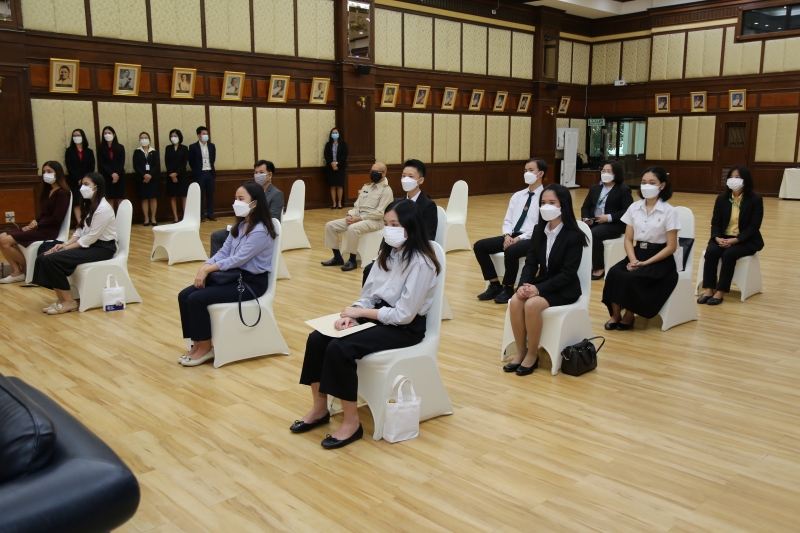 พิธีมอบรางวัลพร้อมเกียรติบัตร The 