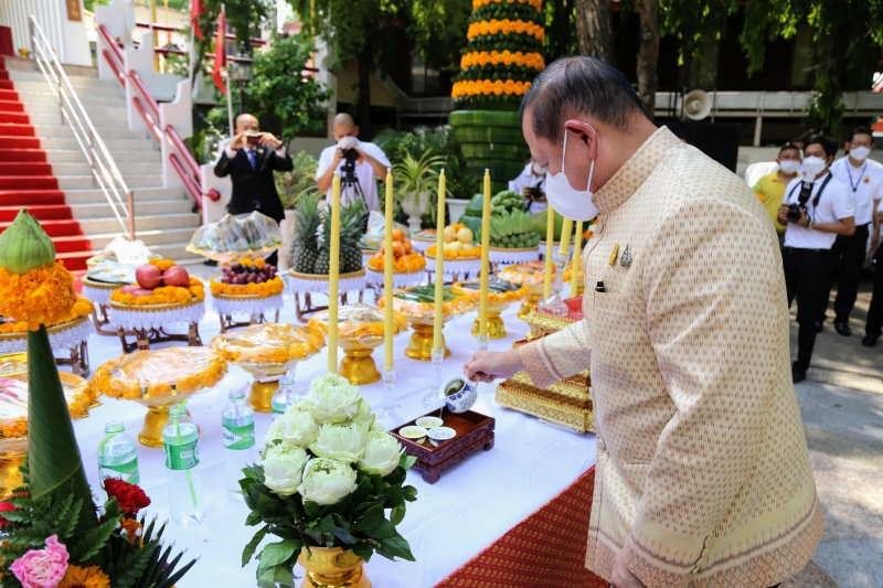 พิธีบวงสรวงดวงพระวิญญาณสมเด็จพระเจ้าตากสินมหาราช ณ ศาลสมเด็จพระเจ้ากรุงธนบุรีมหาราช วัดหงส์รัตนาราม ราชวรวิหาร กรุงเทพมหานคร