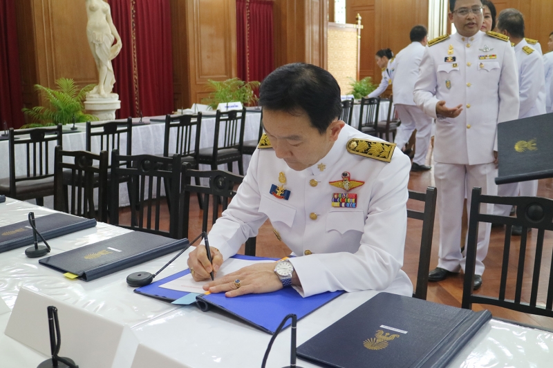 ลงนามถวายพระพรชัยมงคล ณ ศาลาสหทัยสมาคมลงนามถวายพระพรชัยมงคล ณ ศาลาสหทัยสมาคม ในพระบรมมหาราชวัง