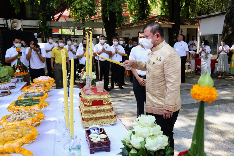พิธีบวงสรวงดวงพระวิญญาณสมเด็จพระเจ้าตากสินมหาราช ณ ศาลสมเด็จพระเจ้ากรุงธนบุรีมหาราช วัดหงส์รัตนาราม ราชวรวิหาร กรุงเทพมหานคร