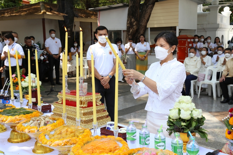 พิธีบวงสรวงดวงพระวิญญาณสมเด็จพระเจ้าตากสินมหาราช ณ ศาลสมเด็จพระเจ้ากรุงธนบุรีมหาราช วัดหงส์รัตนาราม ราชวรวิหาร กรุงเทพมหานคร