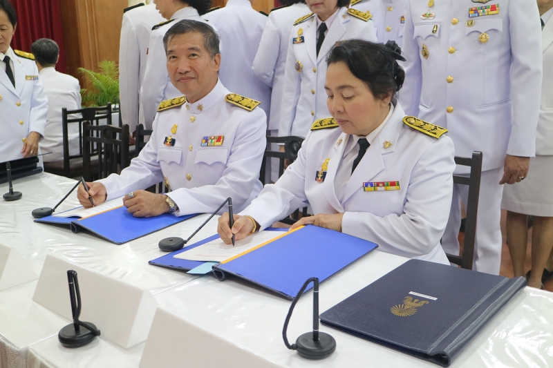 ลงนามถวายพระพรชัยมงคล ณ ศาลาสหทัยสมาคมลงนามถวายพระพรชัยมงคล ณ ศาลาสหทัยสมาคม ในพระบรมมหาราชวัง