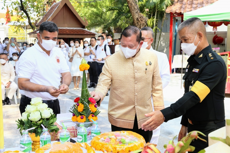 พิธีบวงสรวงดวงพระวิญญาณสมเด็จพระเจ้าตากสินมหาราช ณ ศาลสมเด็จพระเจ้ากรุงธนบุรีมหาราช วัดหงส์รัตนาราม ราชวรวิหาร กรุงเทพมหานคร