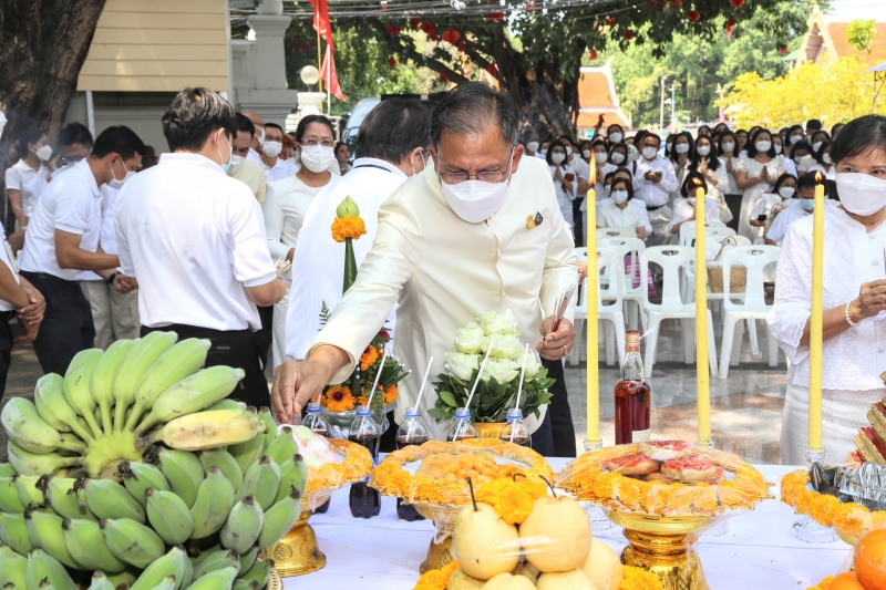 พิธีบวงสรวงดวงพระวิญญาณสมเด็จพระเจ้าตากสินมหาราช ณ ศาลสมเด็จพระเจ้ากรุงธนบุรีมหาราช วัดหงส์รัตนาราม ราชวรวิหาร กรุงเทพมหานคร