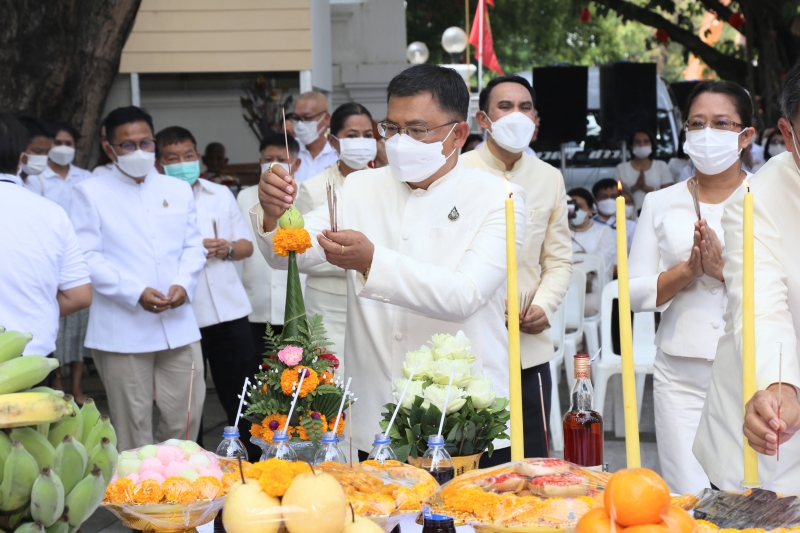 พิธีบวงสรวงดวงพระวิญญาณสมเด็จพระเจ้าตากสินมหาราช ณ ศาลสมเด็จพระเจ้ากรุงธนบุรีมหาราช วัดหงส์รัตนาราม ราชวรวิหาร กรุงเทพมหานคร