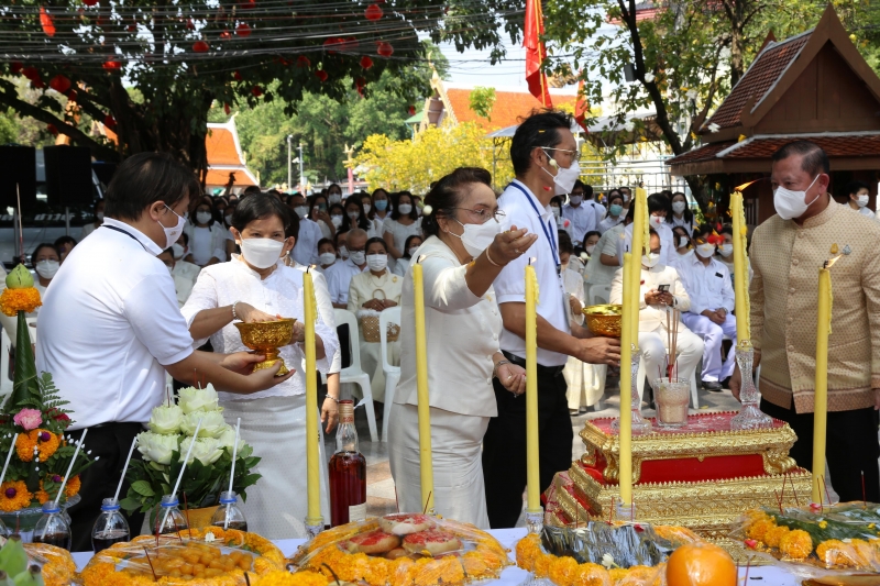 พิธีบวงสรวงดวงพระวิญญาณสมเด็จพระเจ้าตากสินมหาราช ณ ศาลสมเด็จพระเจ้ากรุงธนบุรีมหาราช วัดหงส์รัตนาราม ราชวรวิหาร กรุงเทพมหานคร