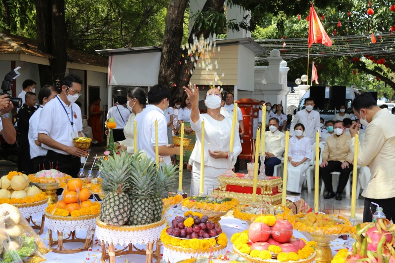 พิธีบวงสรวงดวงพระวิญญาณสมเด็จพระเจ้าตากสินมหาราช ณ ศาลสมเด็จพระเจ้ากรุงธนบุรีมหาราช วัดหงส์รัตนาราม ราชวรวิหาร กรุงเทพมหานคร