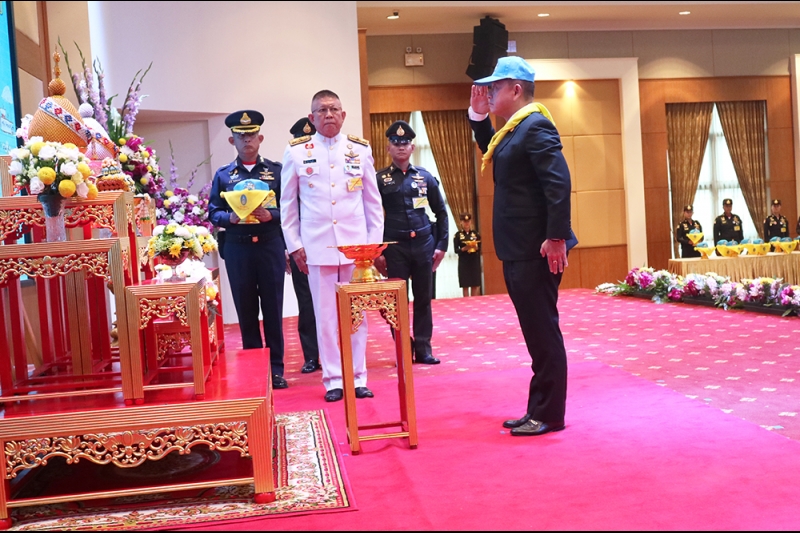 พิธีรับหมวกและผ้าพันคอพระราชทาน