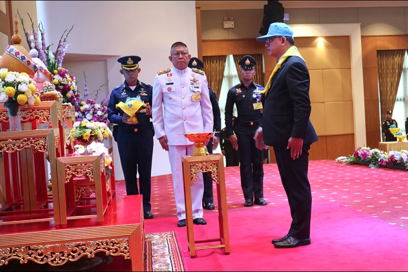 พิธีรับหมวกและผ้าพันคอพระราชทาน