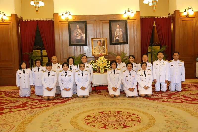 ร่วมลงนามถวายพระพรพระบาทสมเด็จพระเจ้าอยู่หัว