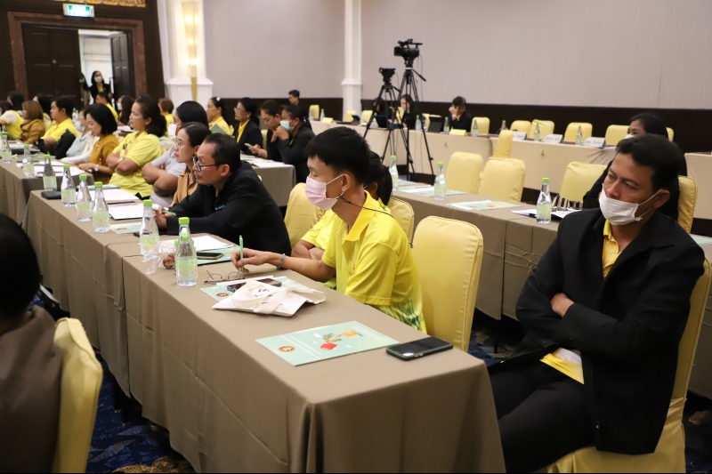 ร่วมลงนามถวายพระพรพระบาทสมเด็จพระเจ้าอยู่หัว