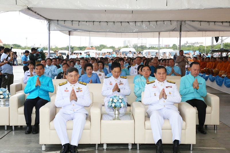 ผตง.ร่วมพิธีเจริญพระพุทธมนต์และตักบาตรวันแม่ ณ สนามหลวง