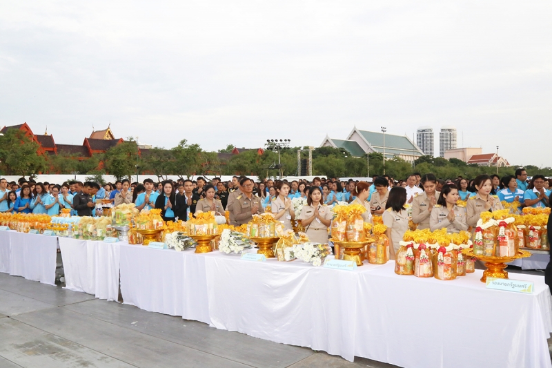 ผตง.ร่วมพิธีเจริญพระพุทธมนต์และตักบาตรวันแม่ ณ สนามหลวง