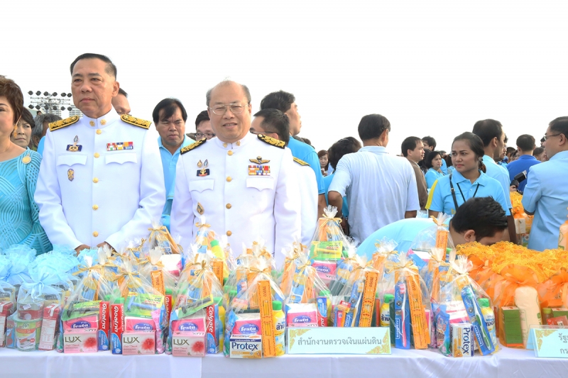 ผตง.ร่วมพิธีเจริญพระพุทธมนต์และตักบาตรวันแม่ ณ สนามหลวง