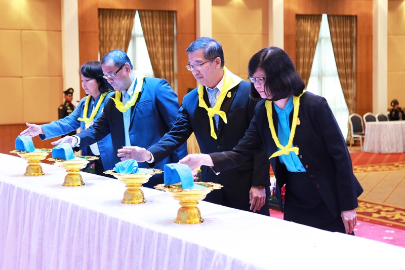 พิธีรับหมวกและผ้าพันคอพระราชทาน