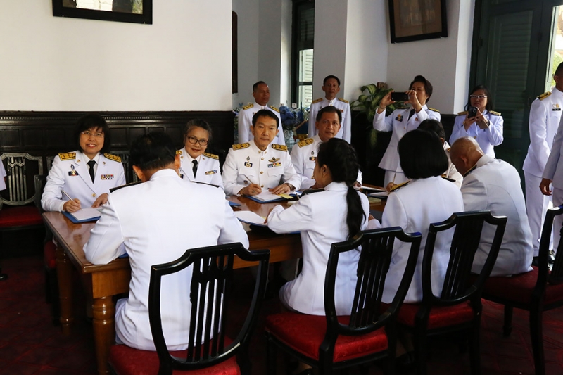 ลงนามถวายพระพรสมเด็จพระนางเจ้าสิริกิติ์ พระบรมราชินีนาถ