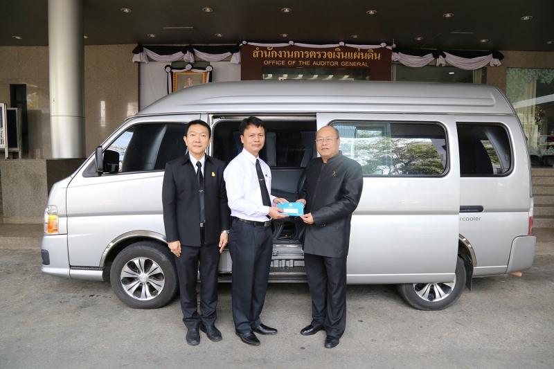 ผู้ว่าการตรวจเงินแผ่นดิน มอบรถยนต์แก่โรงเรียนเชียงพังพัฒนวิช