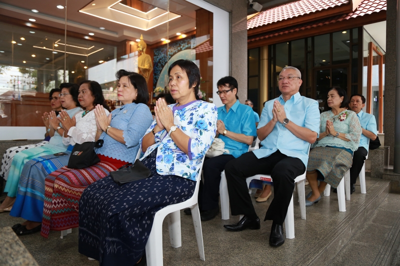 พิธีทำบุญตักบาตรข้าวสารอาหารแห้ง