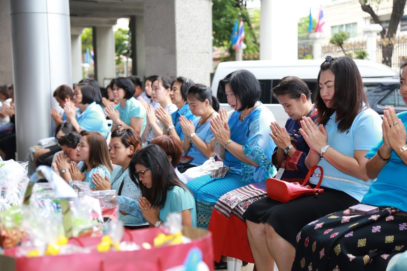 พิธีทำบุญตักบาตรข้าวสารอาหารแห้ง