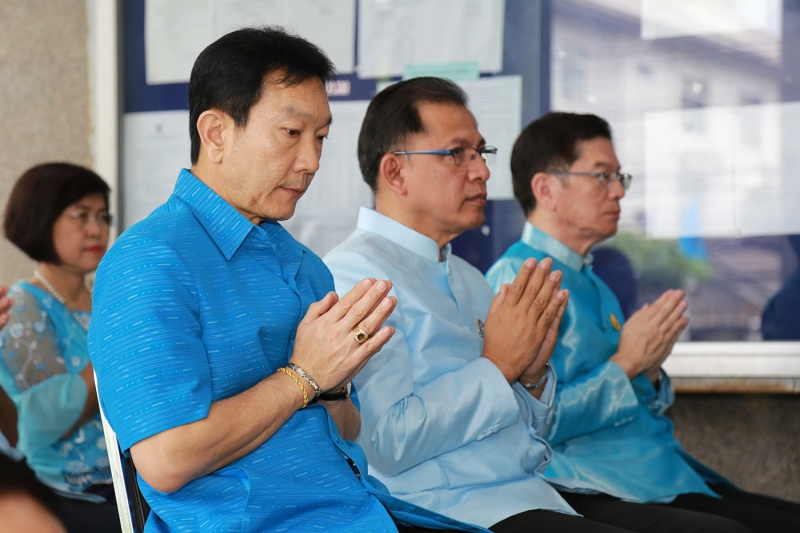 พิธีทำบุญตักบาตรข้าวสารอาหารแห้ง