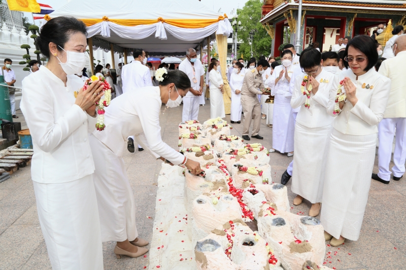  สมเด็จพระอริยวงศาคตญาณ สมเด็จพระสังฆราช สกลมหาสังฆปริณายก ทรงเป็นประธานในพิธีเททองหล่อองค์พระพุทธโสธร รุ่น มงคลแผ่นดิน 108 ณ วั