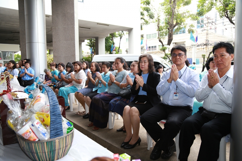 พิธีทำบุญตักบาตรข้าวสารอาหารแห้ง