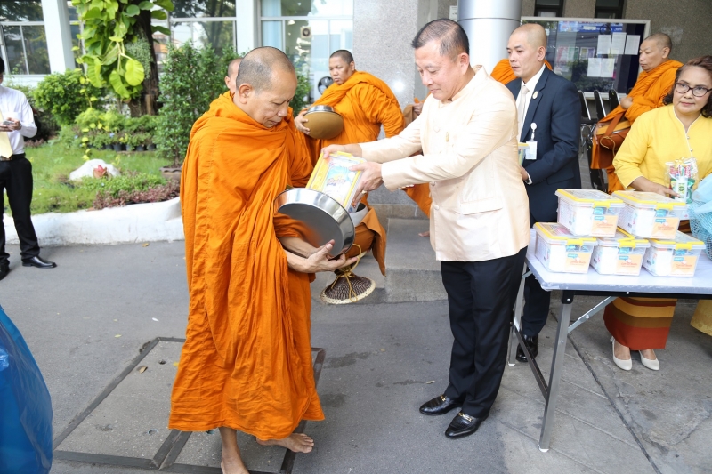 พิธีบำเพ็ญกุศลพระพุทธมนต์และทำบุญตักบาตร