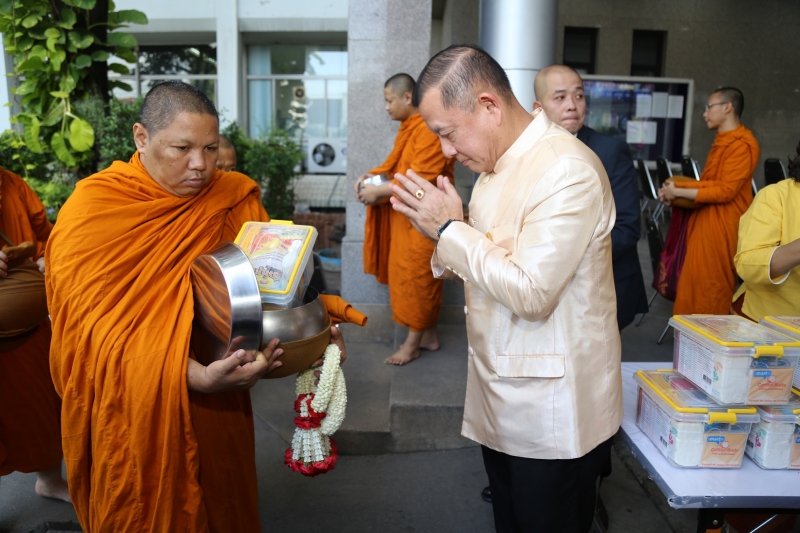 พิธีบำเพ็ญกุศลพระพุทธมนต์และทำบุญตักบาตร