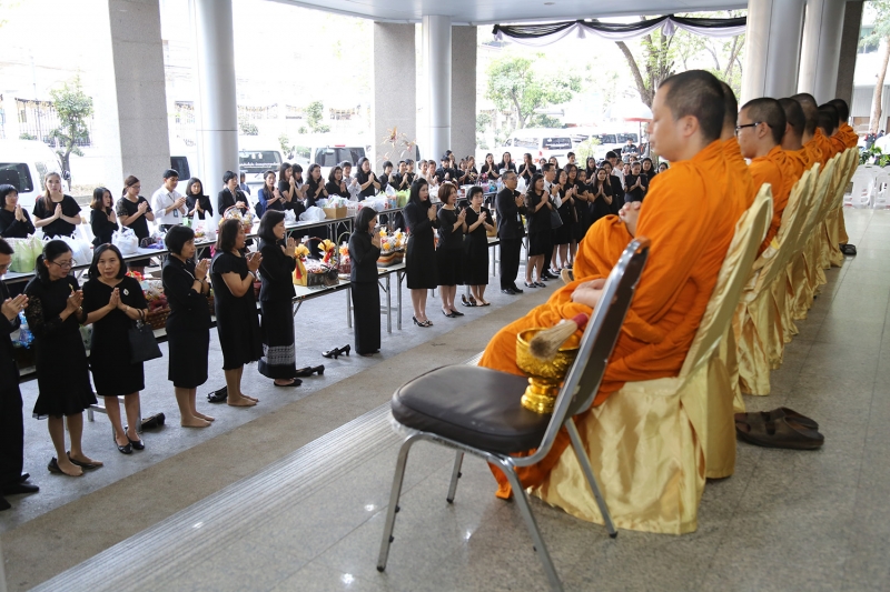 ทำบุญตักบาตรข้าวสารอาหารแห้ง ประจำเดือนเดือนมีนาคม 2560