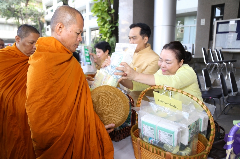 พิธีบำเพ็ญกุศลพระพุทธมนต์และทำบุญตักบาตร