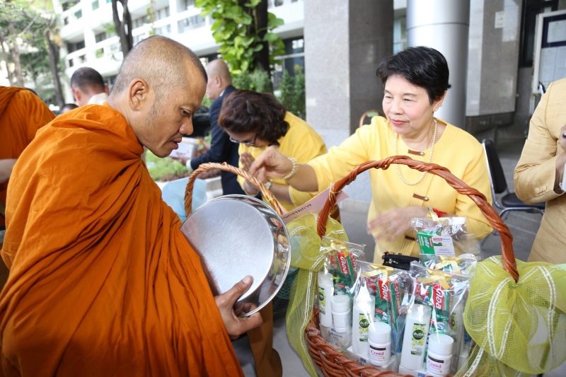 พิธีบำเพ็ญกุศลพระพุทธมนต์และทำบุญตักบาตร